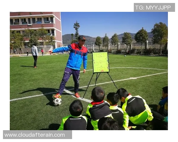 探索足球平衡盘的运动科学与训练技巧提升球员综合素质的全新方法